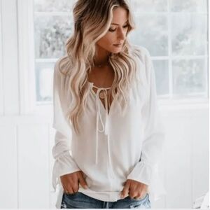 Women’s Classic Tale White Blouse Top Bell Sleeves & Ruched Collar! Size Medium.